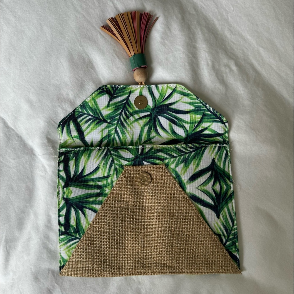 Palm Tassel Beachy Clutch - Picture 4 of 5
